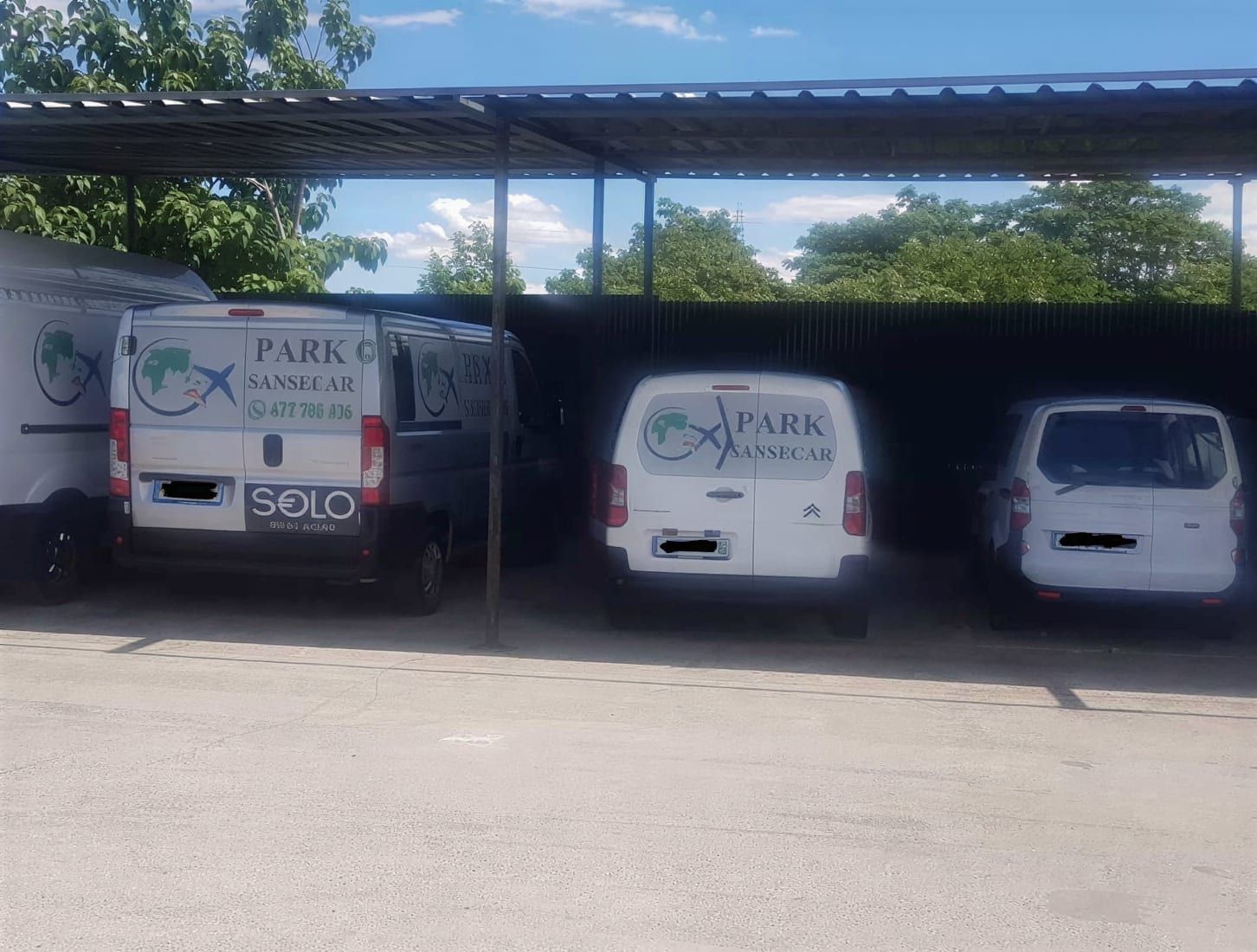 Park Sansecar zadaszony - zdjęcie parkingu