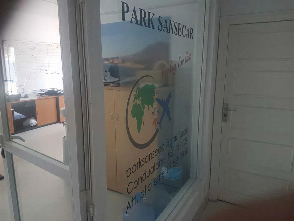 Parking Park Sansecar zadaszony zdjęcie 3