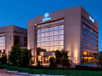 Główne zdjęcie parkingu Estacionamiento Hilton Madrid Airport - lotnisko Madryt-Barajas (MAD) Estacionamiento Hilton Madrid Airport - lotnisko Madryt-Barajas (MAD) - główne zdjęcie parkingu